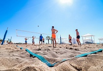 Пляжный волейбол в выходной день